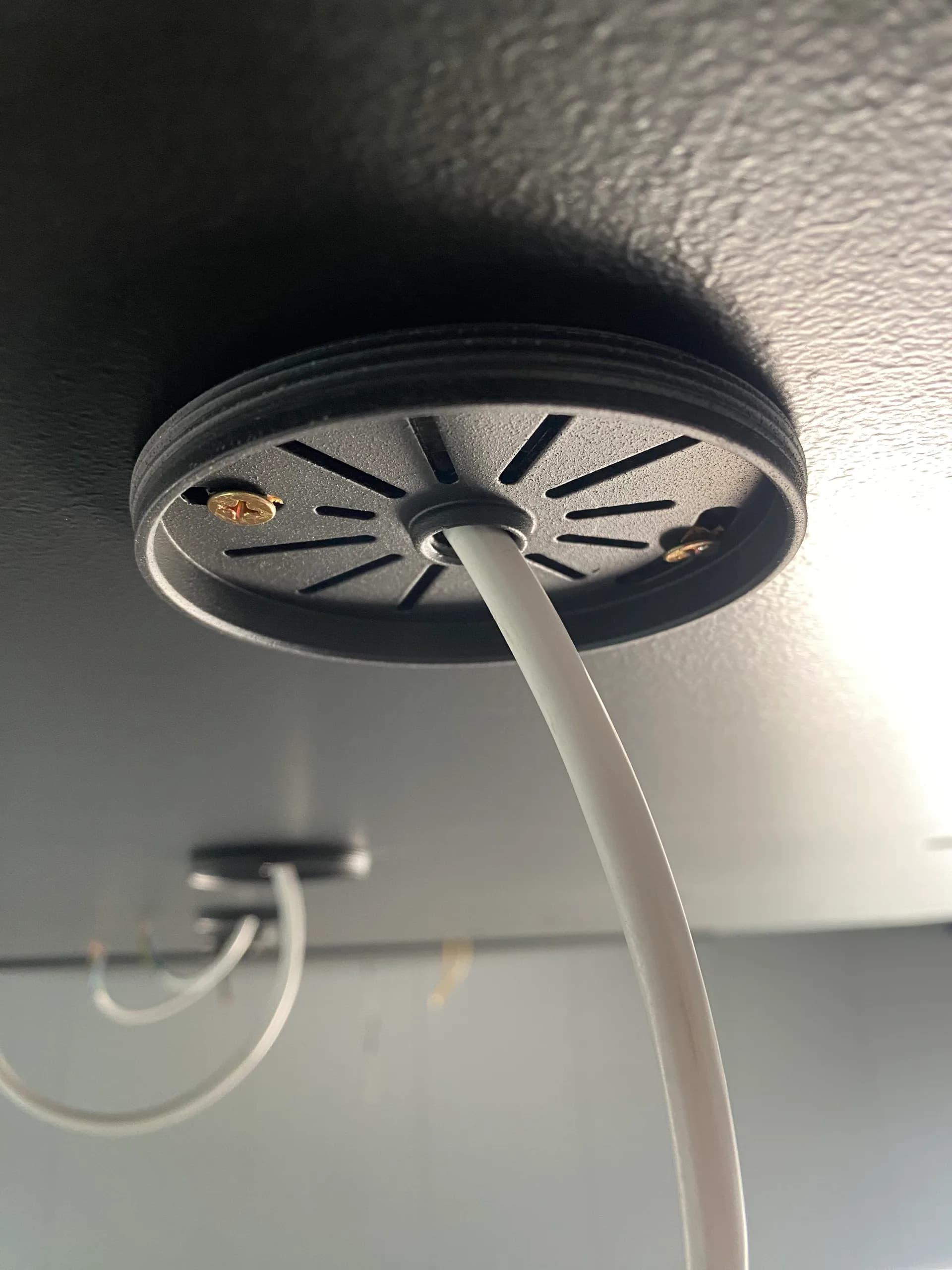 Pendant mounting plate detail