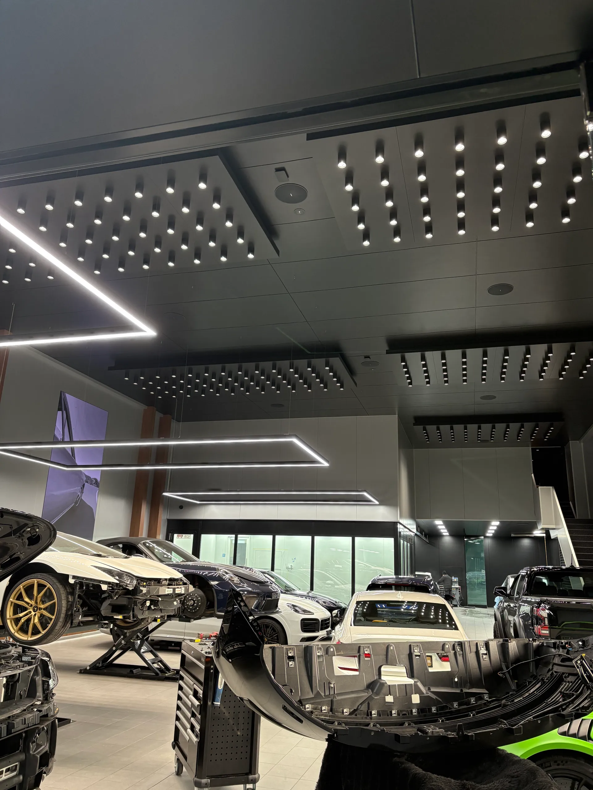 Commercial showroom ceiling array