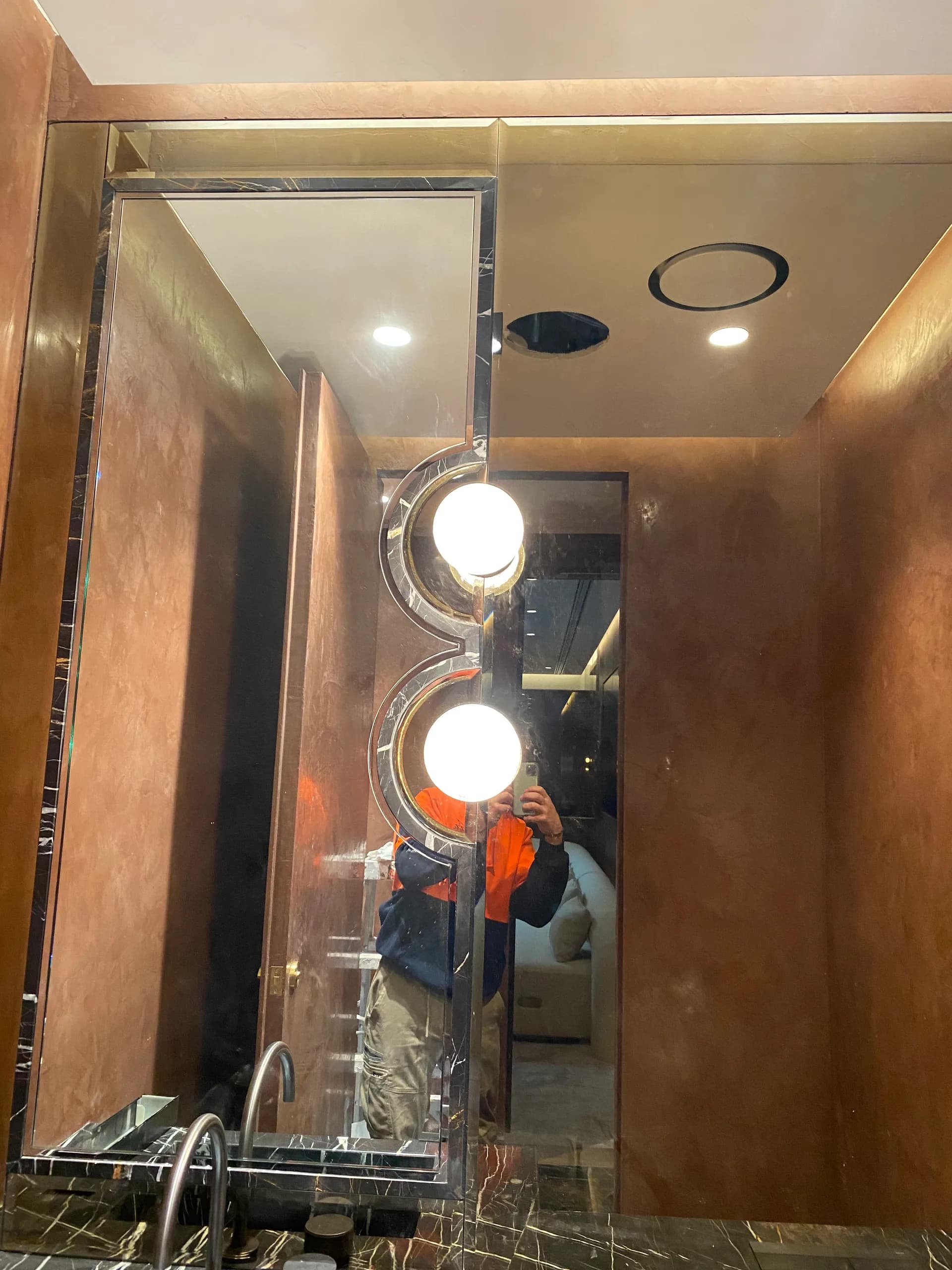 Bathroom mirror pendant